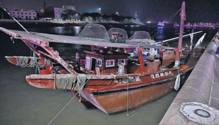 Suspicious boat found near Mumbai coast, police launch probe