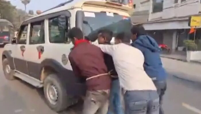 Bihar: Prisoners push police vehicle taking them to court for hearing after it runs out of fuel in Bhagalpur, official assures action