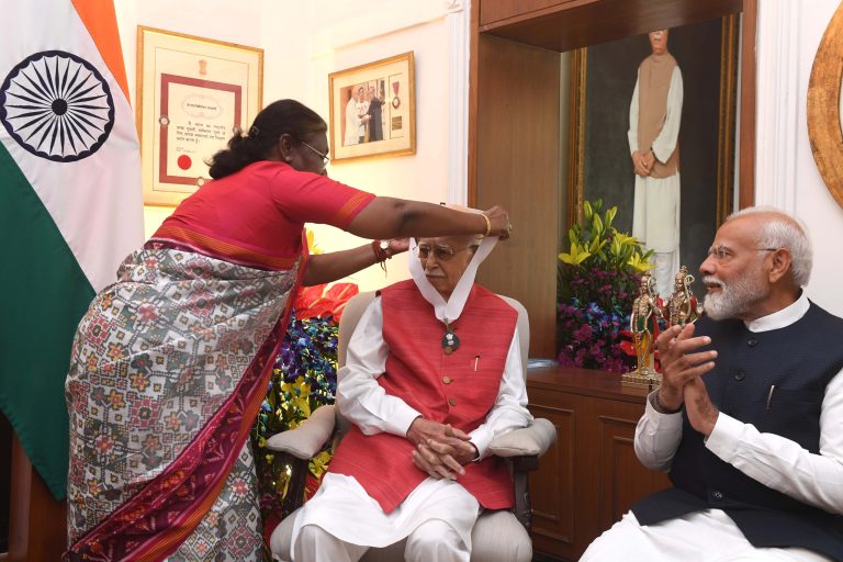 President Murmu confers Bharat Ratna to former Deputy PM and BJP stalwart LK Advani at his residence