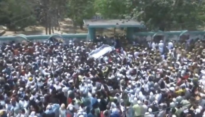Muslims broke in the gates of the graveyard to bury Mukhtar Ansari