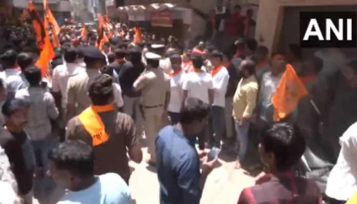 Massive protest erupts in Bengaluru, BJP and Hindu organisations take to street where Hindu shopowner Mukesh was assaulted by local Muslims for playing Hanuman Chalisa