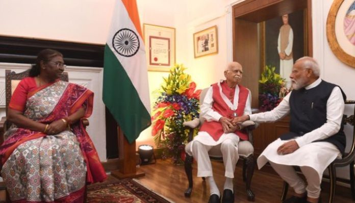 Netizens school Priyanka Chaturvedi and Jawhar Sircar for peddling misleading claims based on picture of PM Modi sitting while President standing for the picture
