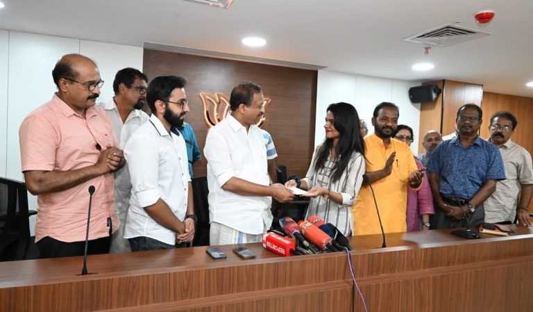 Students evacuated by Indian govt from Ukraine pay Minister of State for External Affairs V. Muraleedharan’s security deposit for Lok Sabha elections