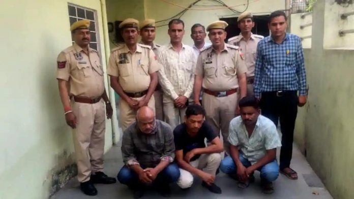 Jaipur foreign tourists defrauded