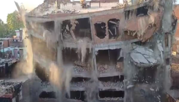 Lucknow: Mob pelts stones at police and officials during demolition of illegal structures at Akbarnagar over rumours that people were trapped under collapsed building