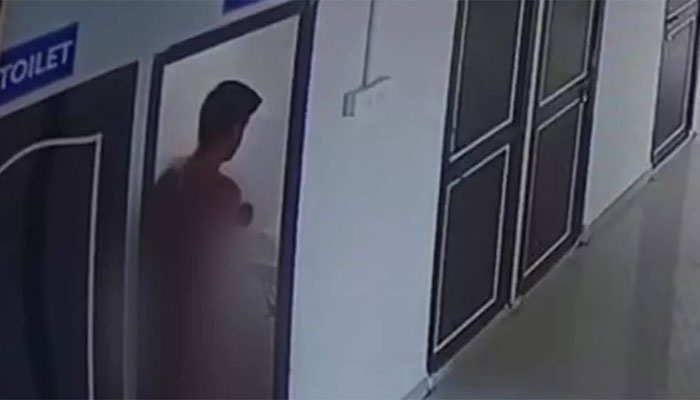 Maharashtra: 45-year-old ‘drug addict’ doctor roams naked in hospital, video goes viral