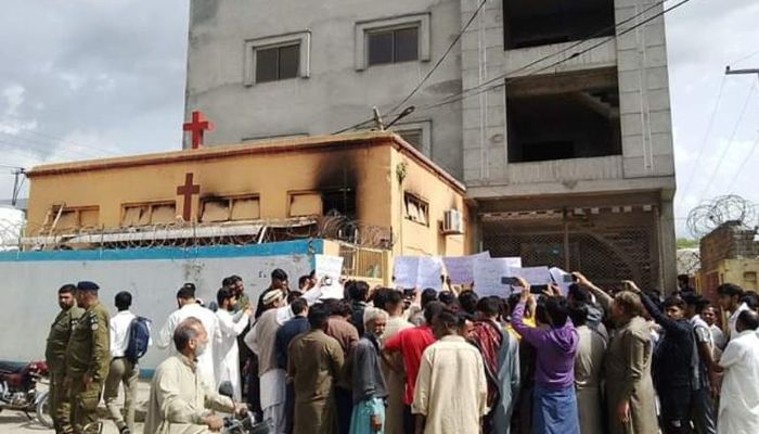 Pakistan: Priest accuses Plaza owner Sheikh Ahmed of setting a temple-turned-church on fire, accuses police of protecting him