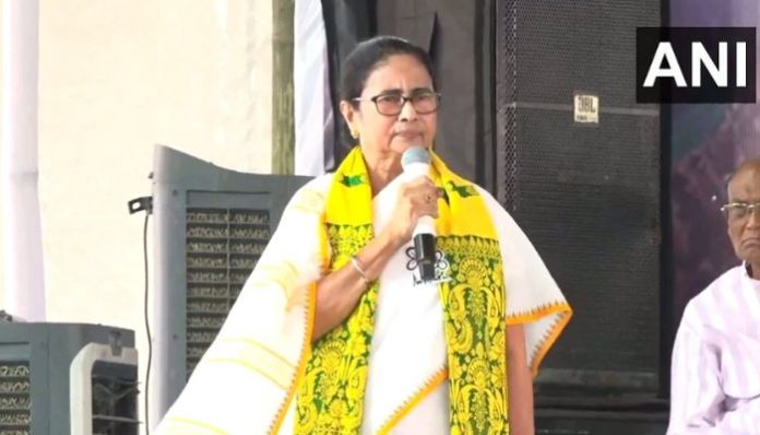 West Bengal CM Mamata Banerjee makes Hinduphobic 'Gaumutra' and 'Gobar' jibes to target BJP amid Tejashwi Yadav's fish-eating video row during Navratri