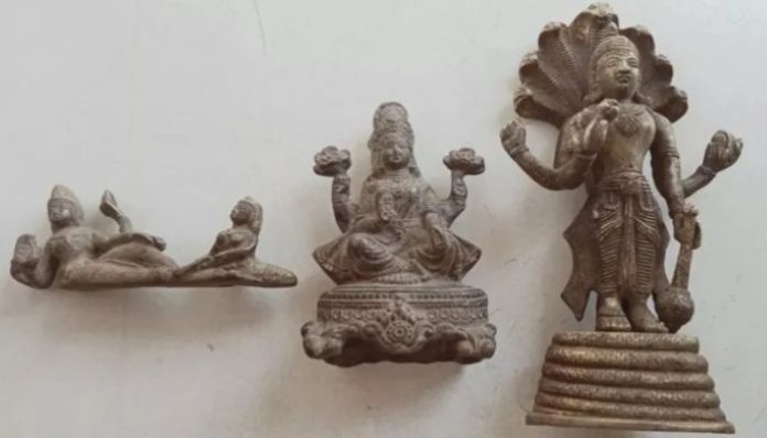 Antique idols of Lord Vishnu and Mata Lakshmi unearthed during digging for a borewell in Manesar’s Mohammadpur village