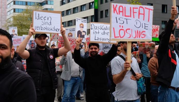 Islamists storm streets of Hamburg shouting ‘Allahu Akbar’, demands the establishment of a caliphate in Germany