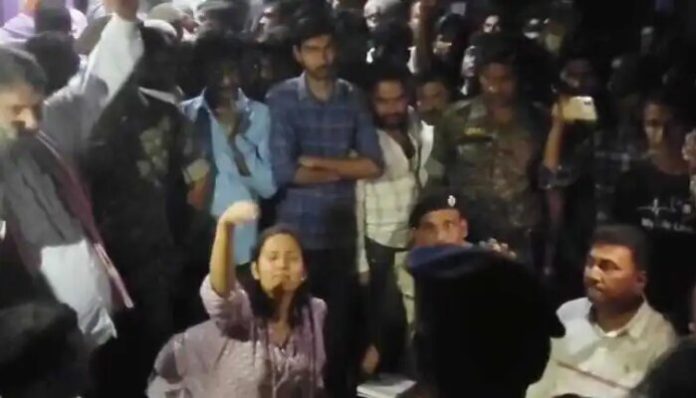 The officials attempting to pacify the people.