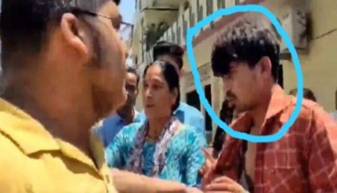 Locals confront the offender Atharuddin.