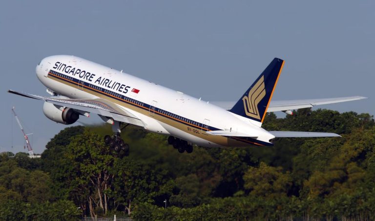One dead, several injured on London-Singapore flight after severe turbulence