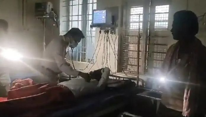 Karnataka: Government hospital doctor forced to treat patient using mobile phone’s torchlight due to power cut