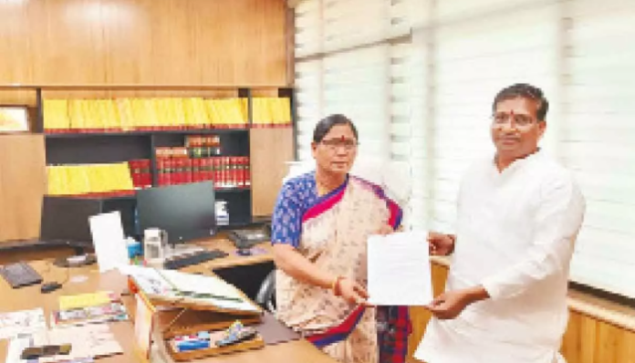 Dr Ravinuthala Shashidhar and Vijaya Bharati.