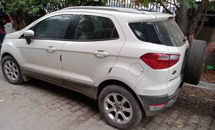 Delhi: Parents enter shop leaving two children in car, thief drives away and demands ₹50 lakh ransom, abandons vehicle with kids after police chase