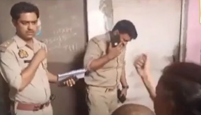 Pratapgarh: Qadir stabs a Dalit girl by storming inside her house; absconding after killing her