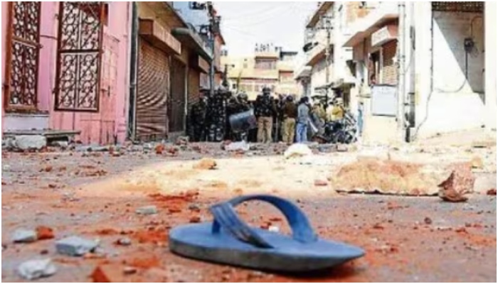 Madhya Pradesh: Mob pelts stones at police, residents demanding the removal of illegal property owned by Rafiq, accused of assaulting old woman; 22 booked