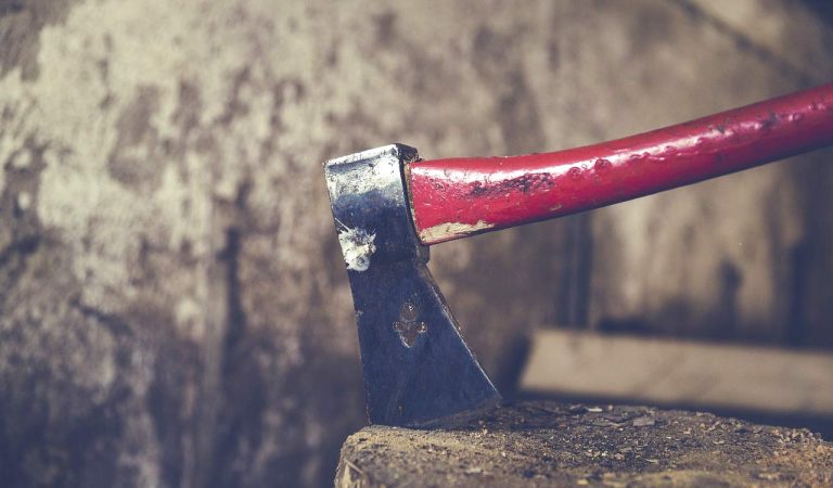 Pakistan: Syed Mustafa Shah chops off his daughter’s legs with an axe after she tried to end her abusive marriage