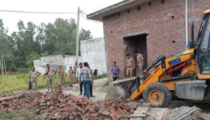 Muslim, his father Nanhe, uncles Hassan and Suleman try to kidnap Hindu girls to convert them, open fire on parents: UP Administration demolishes their illegal houses