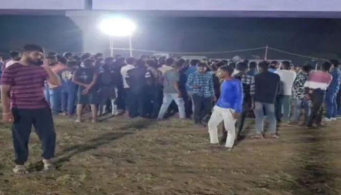 Leftist media gives communal colour to a parking dispute during a cricket match in Anand in which one youth died, Police deny communal angle