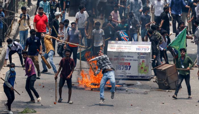 Bangladesh: Death toll rises to 105 as students clash with law enforcement authorities over quota politics