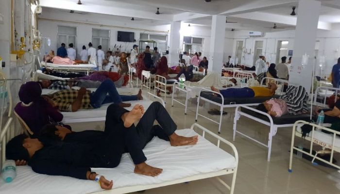 Rajasthan: 400 people fall ill after drinking Sharbat during the Muharram procession in Banswara; break locks of a nearby dispensary for treatment