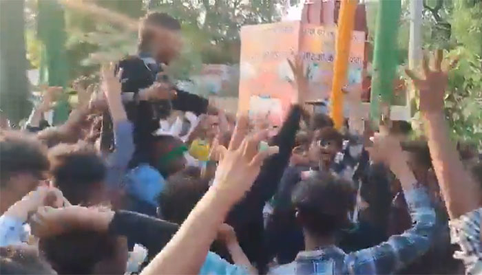 Islamists raise provocative slogans outside police station in Amethi during Muharram procession, several detained
