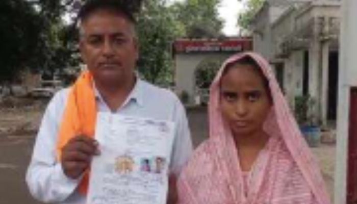 UP: Muslim woman claims her family is abusing, giving death threats after she married a Hindu man, police say it a matter of land dispute