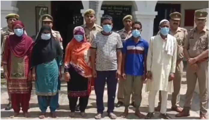 Saddam Hussain and mob attacks UP police who moved to arrest drugs smuggler Javed; women in burqas too threw stones, tore Police uniforms