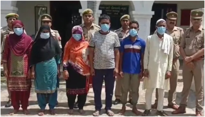 Mob attacks police team and free arrested drug smuggler Javed in UP’s Saharanpur, women in burqas too threw stones, tore police uniforms