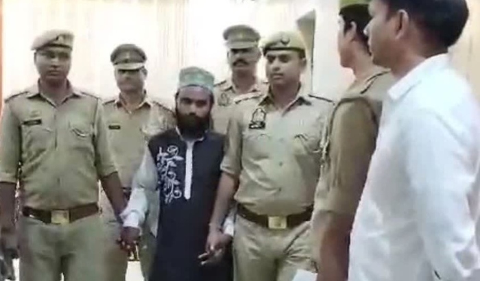 Kushinagar, UP: Madarsa cleric lures minor Dalit girl to Bangladesh border where he converts her to Islam, rapes and impregnates her; arrested