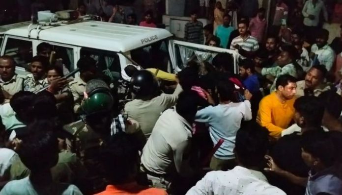 Madhya Pradesh: Danish rapes and keeps teenage Hindu girl captive