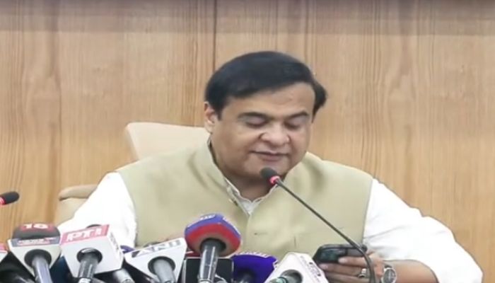 Assam CM Himanta Biswa Sarma accuses Jharkhand govt of spying on Champai Soren using state police, suspects phone tapping and honey-trapping