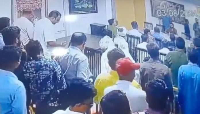 Congress leader pulls chair of a Dalit female IB officer on duty, injures and mocks her