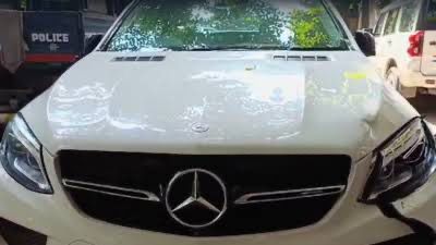 Delhi: Speeding Mercedes kills a 34-year-old cycle rider in Ashram