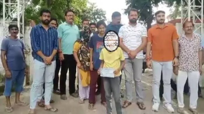 You Hindus are jumping too much: Bijnor shopkeeper Danish threatens a 9-year-old boy who came to his shop to buy goods, uses abusive language against the child