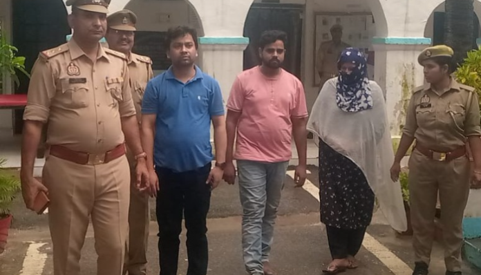 The accused with the police.