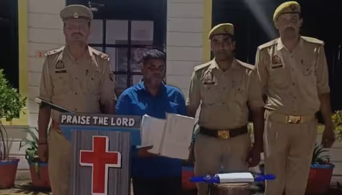 Bareilly: Pastor Ishwari Prasad arrested for brainwashing poor Hindus and converting them with financial incentives, used to insult Ramcharitmanas