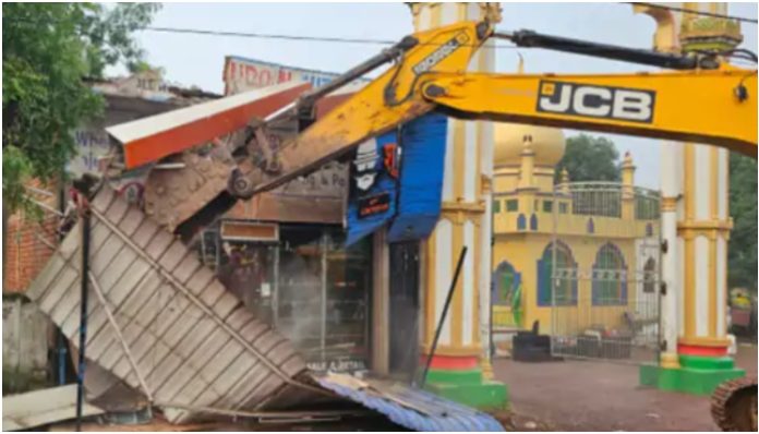 Chhattisgarh: 5 shops, marriage hall, gate illegally built around Mosque in Bhilai razed to ground, corporation acts after HC orders