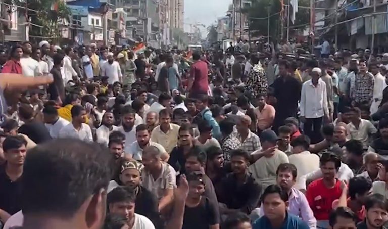 Mumbai: Muslim mob prevents authorities from demolishing illegal construction in a mosque in Dharavi, BMC vehicles damaged and road blocked