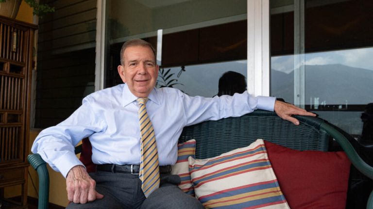 Venezuelan opposition leader Edmundo Gonzalez leaves country and heads towards Spain on a Spanish Air Force plane, requests political asylum