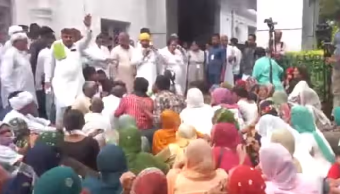 Farmers protest against Congress alleging corruption in ticket distribution for Haryana elections, surround AICC state in-charge Deepak Babaria’s car