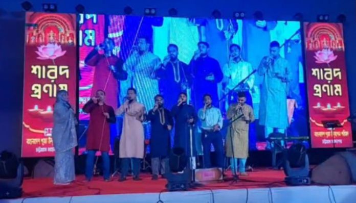 Bangladesh: Durga Puja mandap invites Muslims for 'cultural performance', they defile the Hindu festival by performing Islamic songs