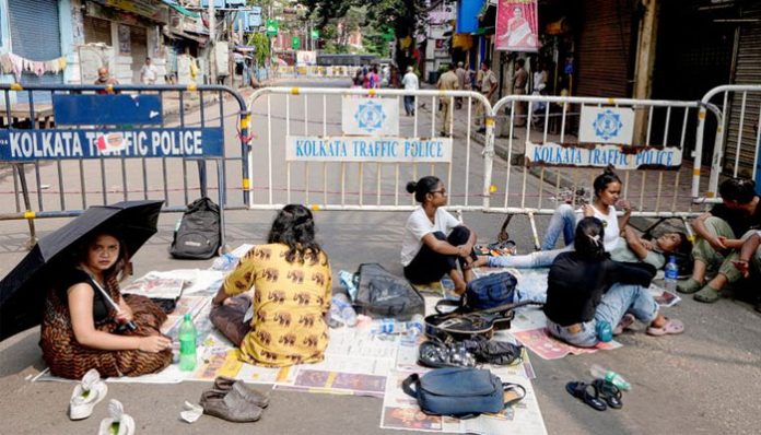 Two more junior doctors joined fast-unto-death in RG Kar hospital