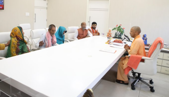Ram Gopal Mishra's family and CM Yogi.