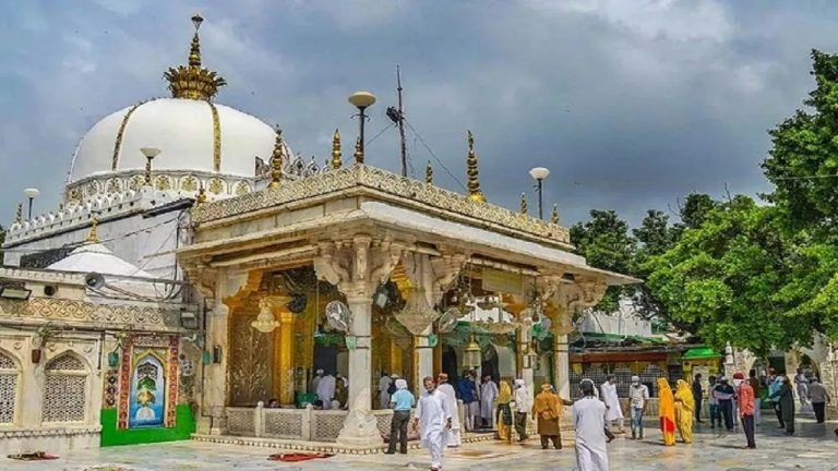 Rajasthan: Court accepts petition claiming that Ajmer Sharif Dargah is a Hindu temple, summons Dargah committee, ASI and govt