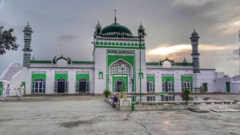 Sambhal Jama Masjid committee moves the Supreme Court against survey ordered by local court, CJI-led bench to hear the plea on 29 November