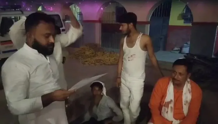 Ayodhya: Raees abuses and attacks his Ram Bhakt relative Anees and his family for playing ‘Ram Aayenge to Angna Sajaungi’ Bhajan during deepotsav