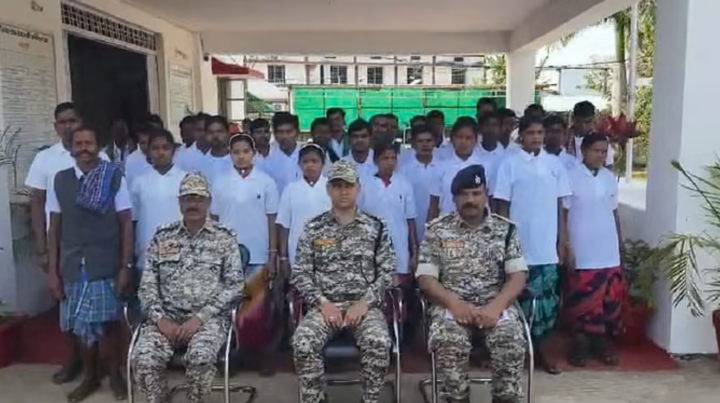 Chhattisgarh: 29 Naxals, including seven women surrender before Narayanpur SP